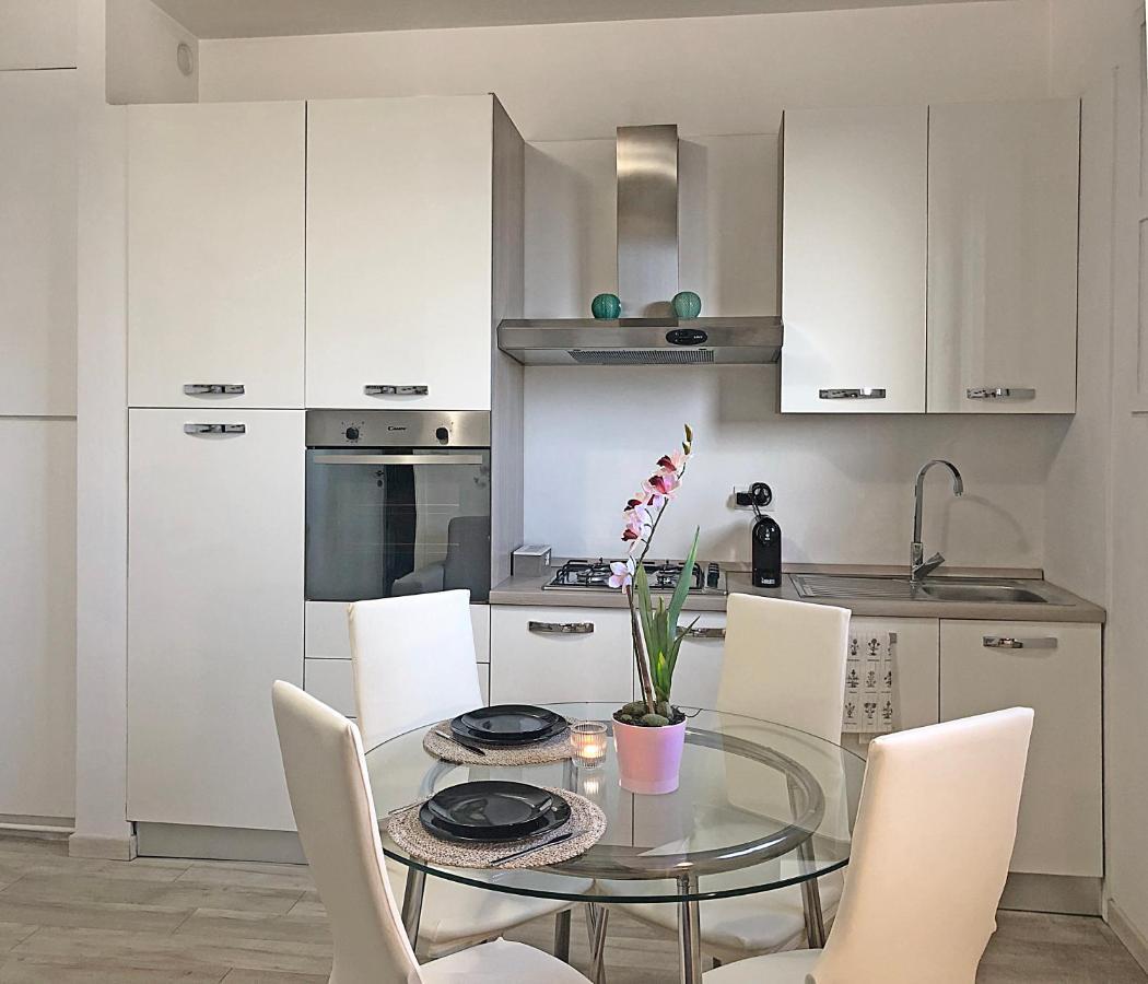 Familybo Apartments Bologna Delight - Front Station エクステリア 写真